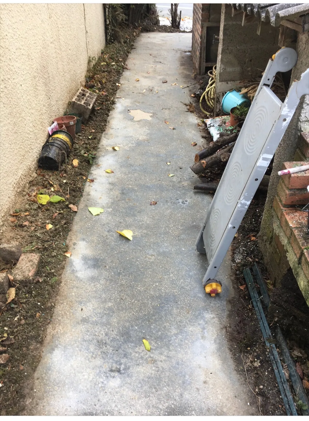 Après — Nettoyage d'allée en béton